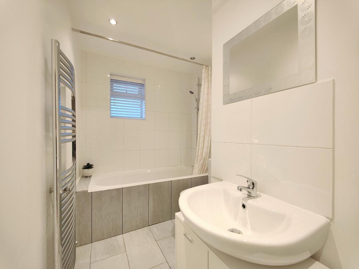 Stott House - Bright Spacious Townhouse 15 Minutes To Central Manchester With Free Parking Exterior foto